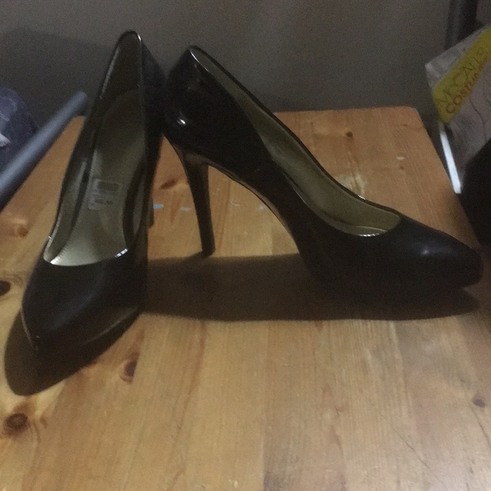 Christian Siriano Size 11 heels.